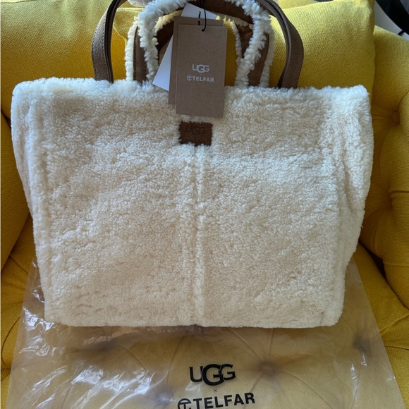 UGG X TELFAR
MEDIUM REVERSE SHEARLING SHOPPER - Picture 4 of 5